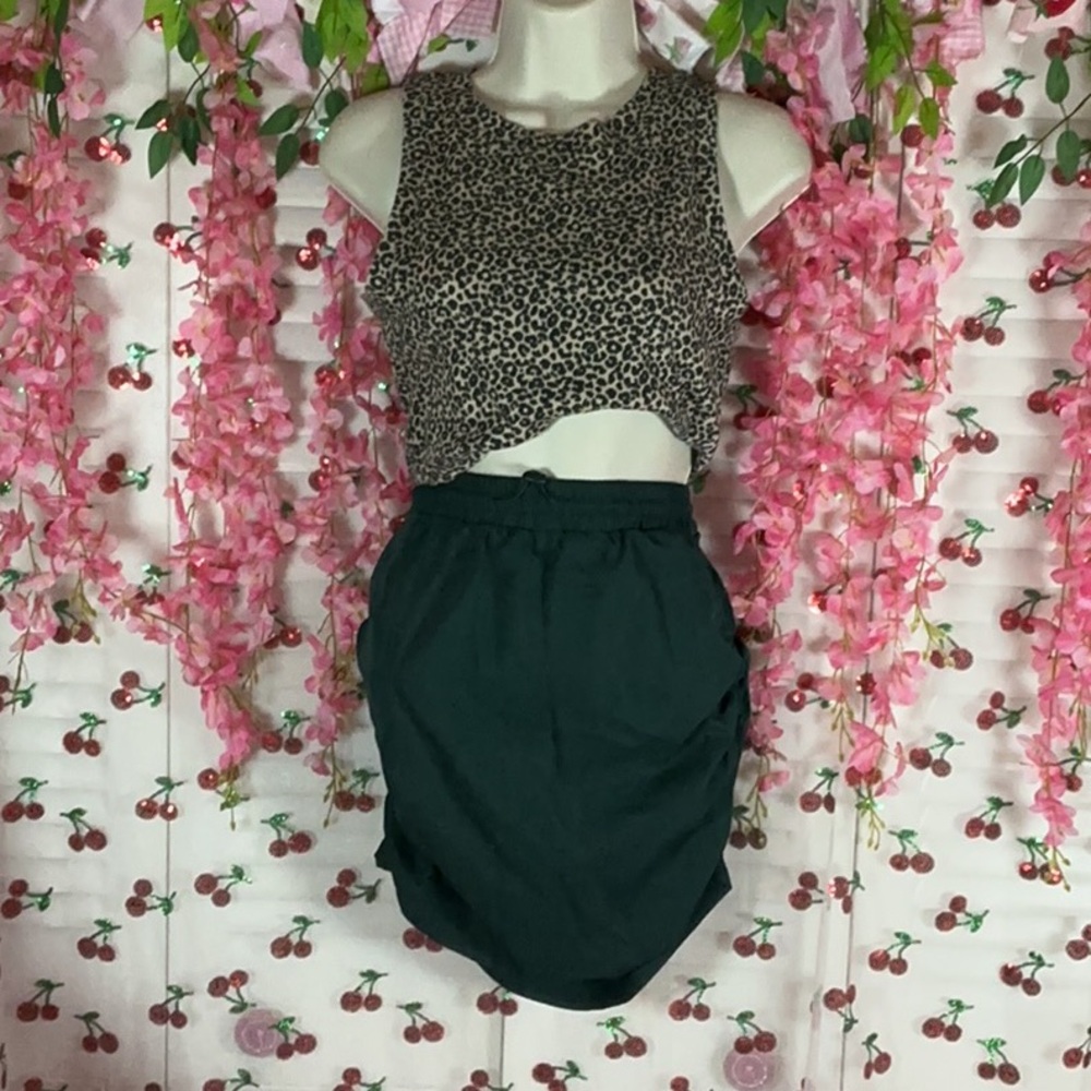 Dark green SHEIN athletic scrunch skirt